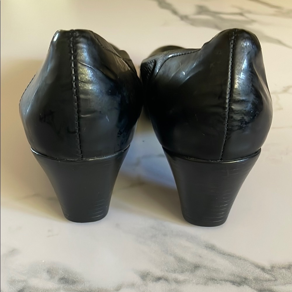 Munro Black Heels Classic Block Pumps - Picture 3 of 7